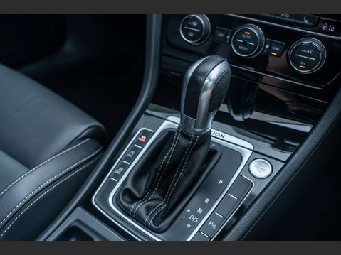 Volkswagen Golf 2.0 Golf R TSi Semi-Auto 4WD 5dr 19