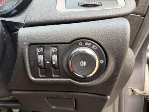 Vauxhall Astra 1.6 16v Exclusiv Euro 5 5dr 8