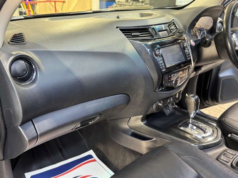 Nissan Navara 2.3 Navara Tekna dCi Auto 4WD 5dr 70