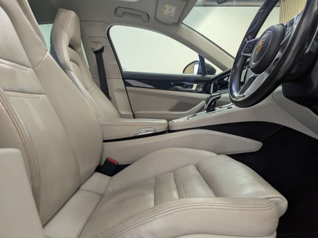 Porsche Panamera 2.9 Panamera 4 E-Hybrid Semi-Auto 4WD 5dr 37