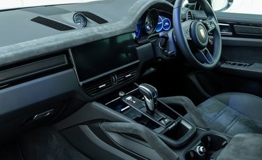 Porsche Cayenne Turbo GT 16