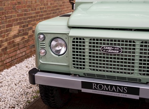 Land Rover Defender 110 Heritage Station Wagon 25