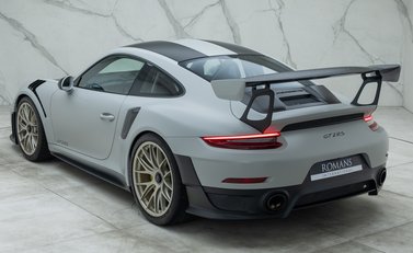 Porsche 911 GT2 RS (991) 12