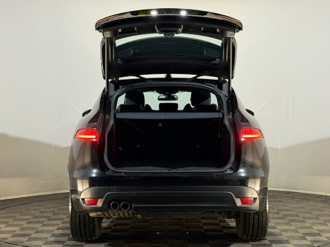 Jaguar F-Pace R-SPORT AWD 8
