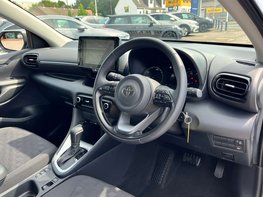 Toyota Yaris ICON HEV CVT 18