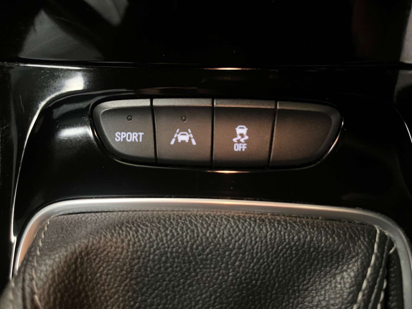 2019 Vauxhall Astra — image 24