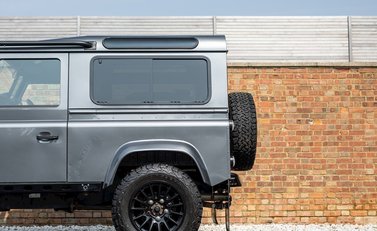 Land Rover Defender 90 XS Bowler 24