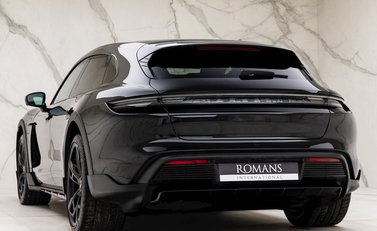 Porsche Taycan 4S Cross Turismo 3