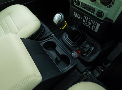 Land Rover Defender 110 HERITAGE 29