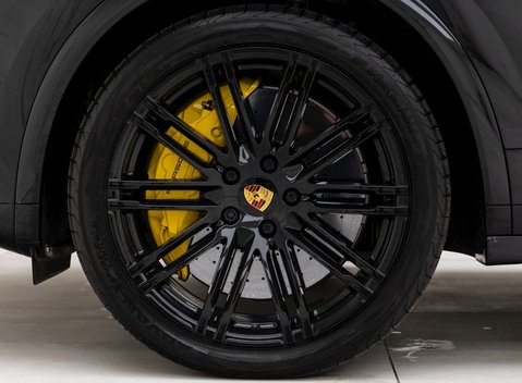 Porsche Cayenne Turbo S 8