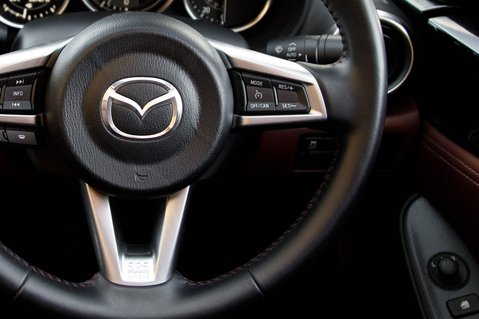 Mazda MX-5 RF SPORT NAV 20
