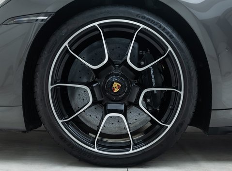 Porsche 911 Turbo S (992) 30