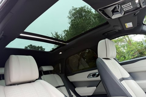 Land Rover Range Rover Velar R-DYNAMIC HSE - ALL BLACK - SLIDING PAN ROOF -2 OWNERS - SERVICE HISTORY 53