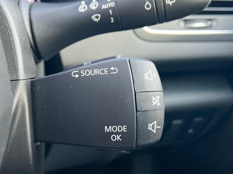 Renault Megane ICONIC E-TECH 38