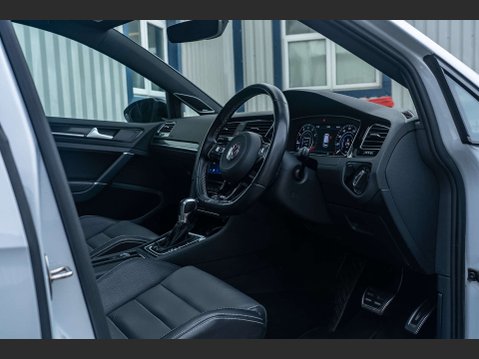 Volkswagen Golf 2.0 Golf R TSi Semi-Auto 4WD 5dr 11