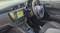 Toyota Auris 1.8 VVT-h Excel Touring Sports 5dr Petrol Hybrid CVT Euro 6 (s/s) (136 ps) 16