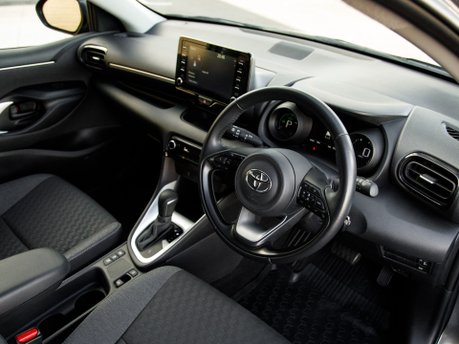 Toyota Yaris DESIGN FHEV