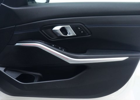 BMW 3 Series 2.0 320i M Sport Saloon 4dr Petrol Auto Euro 6 (s/s) (184 ps) 44