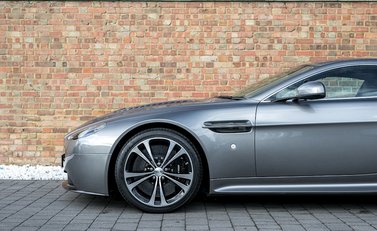 Aston Martin V12 Vantage S 21