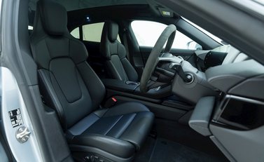 Porsche Taycan 4S Sport Turismo 10