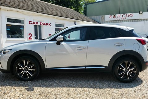 Mazda CX-3 SPORT NAV..1 FORMER KEEPER,8 SERVICES,DAB,NAV,AIR CON.STUNNING EXAMPLE  4