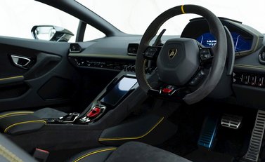 Lamborghini Huracan LP640-2 Tecnica 7