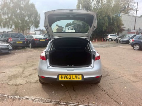 Renault Megane 1.6 16V Dynamique TomTom Hatchback 5dr Petrol Manual Euro 5 (110 ps) 8