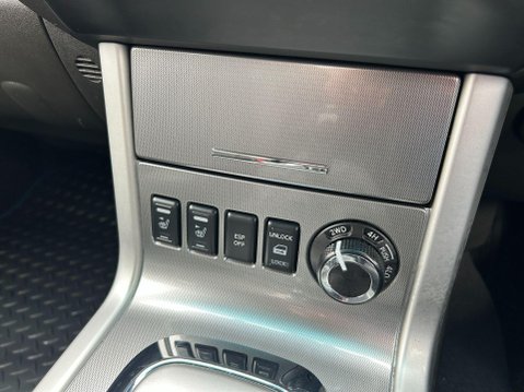 Nissan Navara 2.5 dCi Tekna Auto 4WD Euro 5 4dr 13