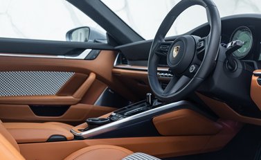 Porsche 911 Turbo S (992) 11