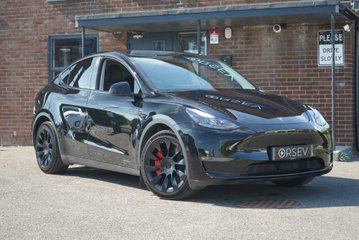 Tesla Model Y LONG RANGE AWD Enhanced Autopilot Navigate on Autosteer Autopark 20"Alloys 