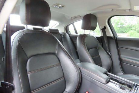 Jaguar XE 2.0d Prestige Auto Euro 6 (s/s) 4dr 9