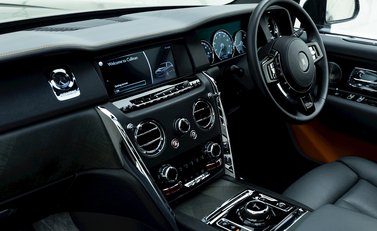 Rolls-Royce Cullinan 16