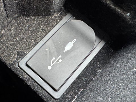 Lexus Is 2.5 300h Executive Edition E-CVT Euro 6 (s/s) 4dr 28