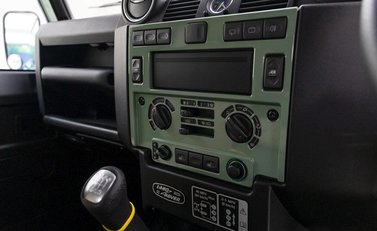 Land Rover Defender 90 Heritage Hard Top 17