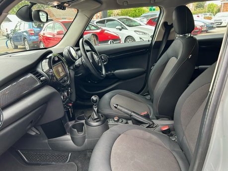 Mini Hatch COOPER 4