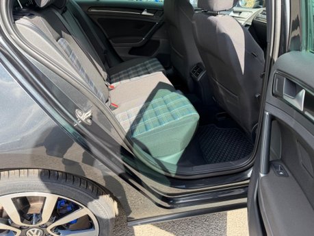 Volkswagen Golf GTE NAV DSG 19