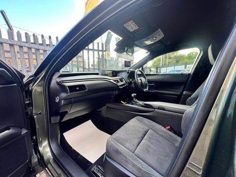 Lexus Ux 250H 60