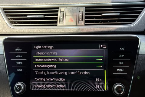 Skoda Superb SE TECHNOLOGY IV DSG - 11 SERVICES AT SKODA -HYBRID AUTOMATIC ESTATE 48