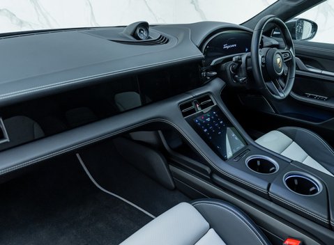 Porsche Taycan TURBO S CROSS TURISMO 17