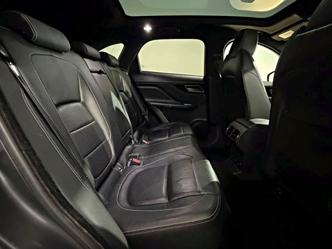 Jaguar F-Pace R-SPORT AWD 23