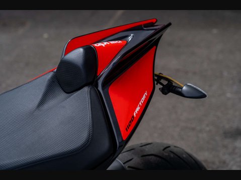 Aprilia Tuono 1.1 Tuono V4 1100 Factory 17
