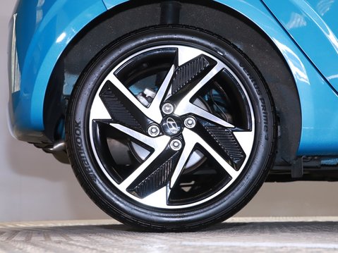 Hyundai i10 1.0 MPi Premium 5dr Auto 13