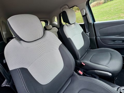 Renault Captur ICONIC TCE 15