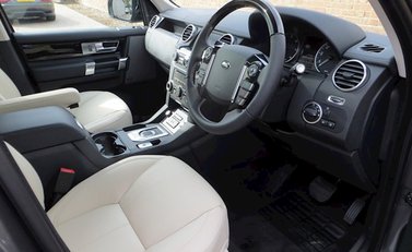 Land Rover Discovery SDV6 HSE 10