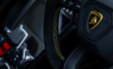 Lamborghini Urus PERFORMANTE 25