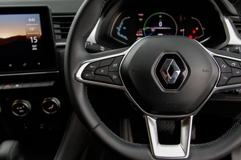 Renault Captur TECHNO E-TECH 18