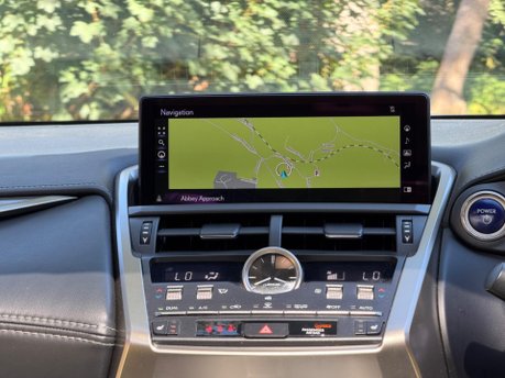 Lexus NX 300H LUXURY 16