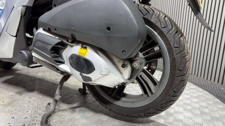 Piaggio MP3 YOURBAN LT 300 RIDE ON A CAR LICENCE TRIKE BIKE PROJECT 17