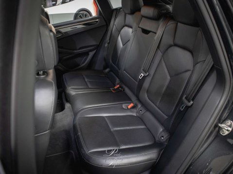 Porsche Macan 3.0 Macan S D Semi-Auto 4WD 5dr 23
