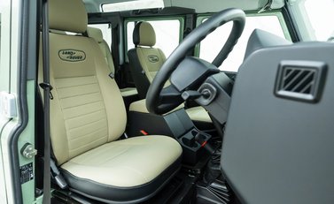 Land Rover Defender 110 HERITAGE 14